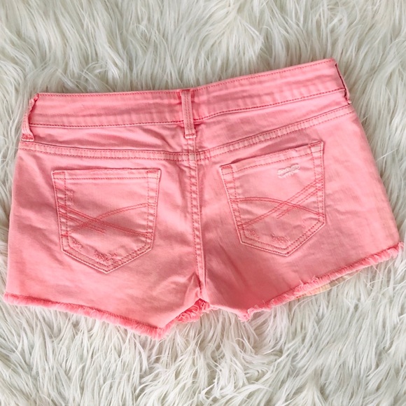 Pink shorts - Picture 2 of 3